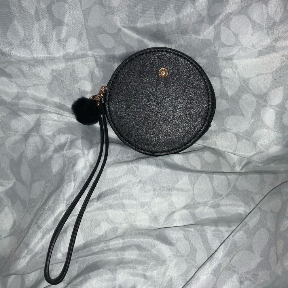 NWOT 	LC Lauren Conrad Black Round Wristlet Gold Accents